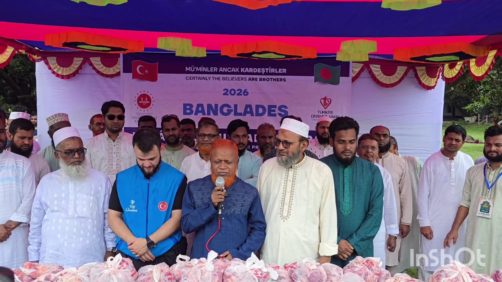 ৪ হাজার অসহায় ও দুস্থ পরিবারের মাঝে এমপি নুরুল ইসলাম বুলবুলের  কুরবানির গোস্ত বিতরণ